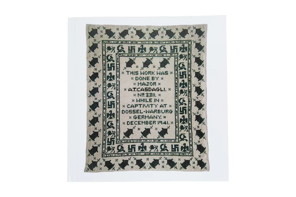casdagli-a-stitch-in-time-god-save-the-king-sammlerst-ck image 1