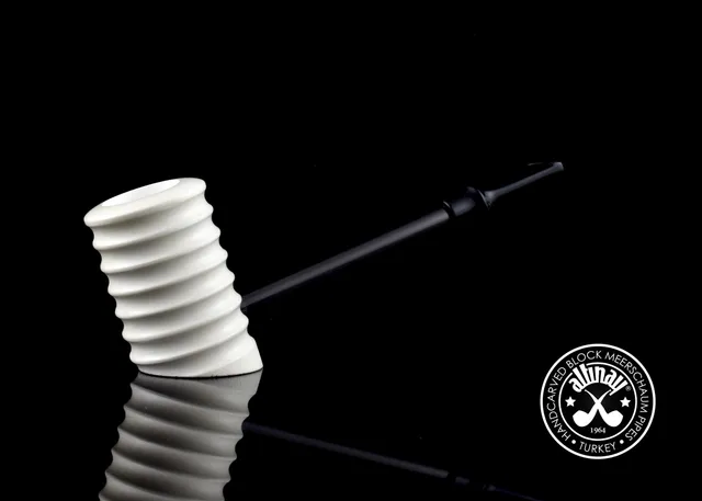altinay-carbon-fiber-poker-meerschaumpfeife-sitzend image 1