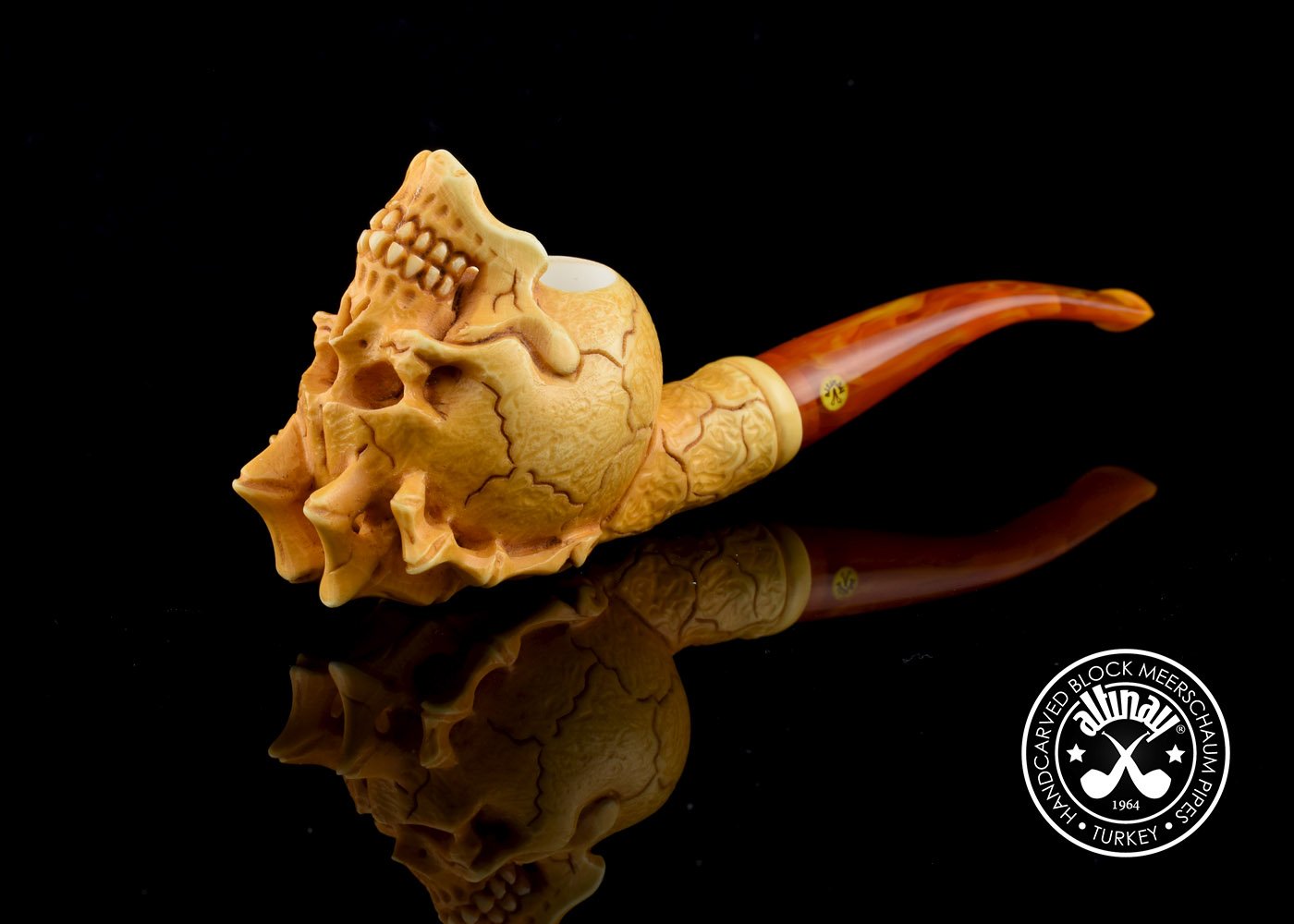 altinay-skull-in-hand-meerschaumpfeife-totenkopf image 7