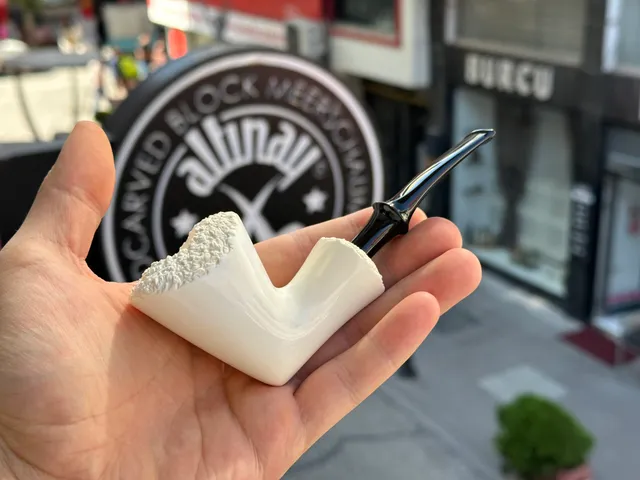 altinay-translucent-acorn-meerschaumpfeife-a image 1