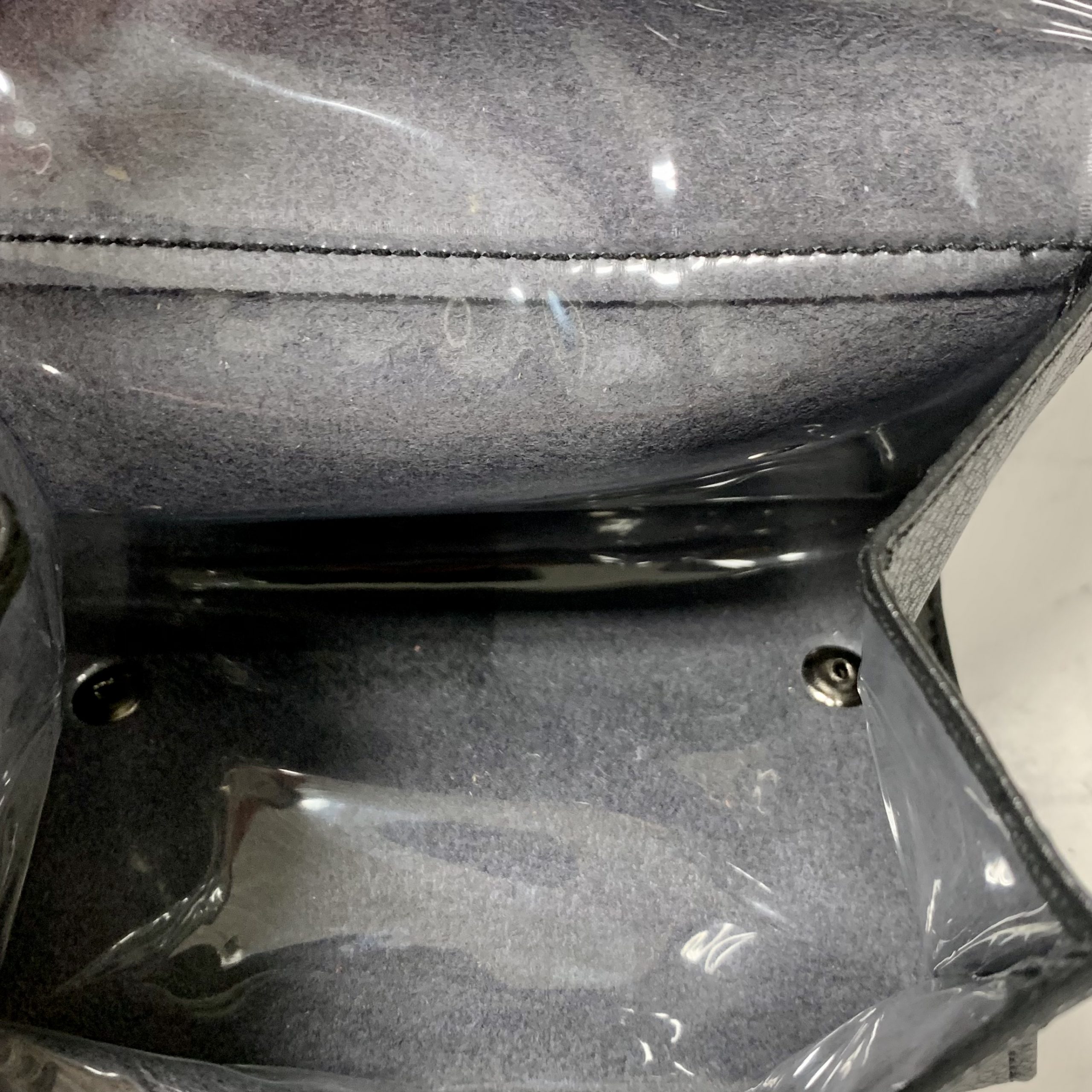 tabakbeutel-leder-schwarz-eckig-druckknopf-pouch image 3