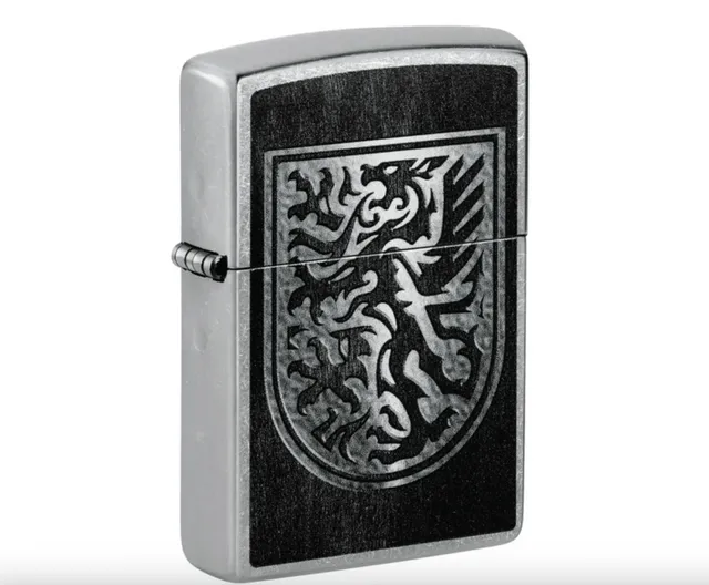 zippo-dragon-shield-taschenfeuerzeug-street-chrome image 1