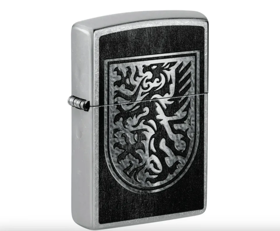 zippo-dragon-shield-taschenfeuerzeug-street-chrome image 1