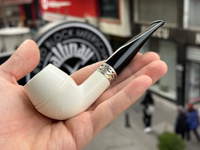 altinay-translucent-rhodesian-meerschaumpfeife-a-halbbent image 1