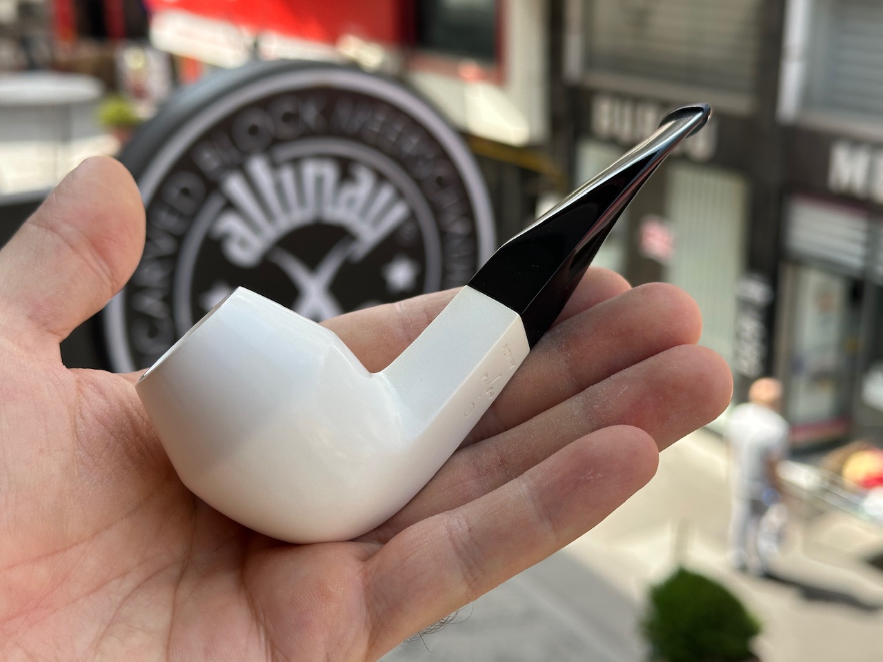 altinay-translucent-bulldog-meerschaumpfeife-a-natur image 1