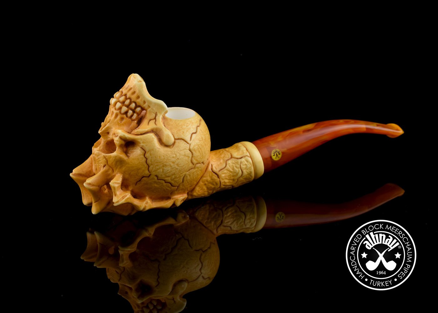 altinay-skull-in-hand-meerschaumpfeife-totenkopf image 2