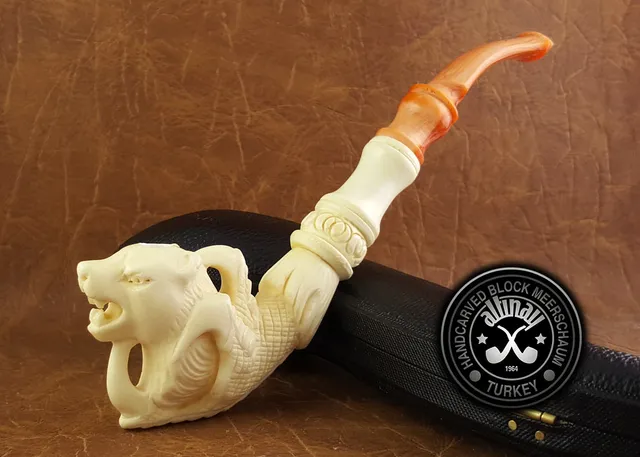 altinay-wolf-in-the-claw-zigarettenspitze-meerschaum-figur image 1