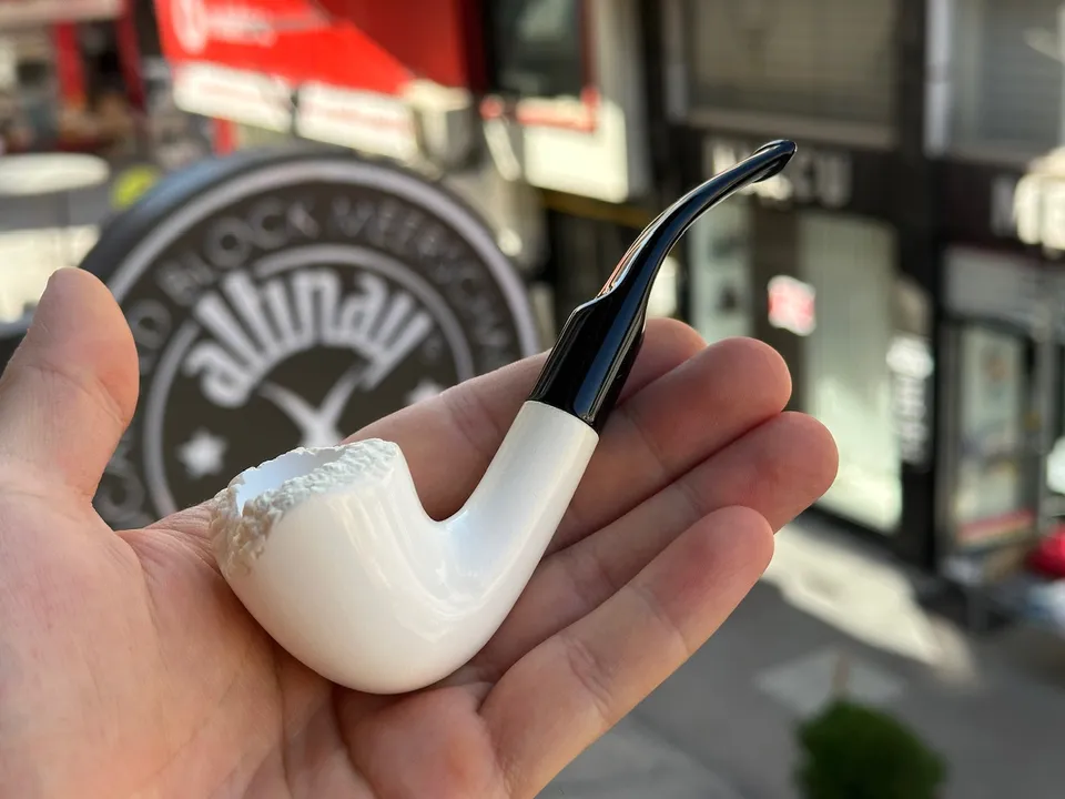 altinay-translucent-freehand-meerschaumpfeife-a-blockmeerschaum image 1