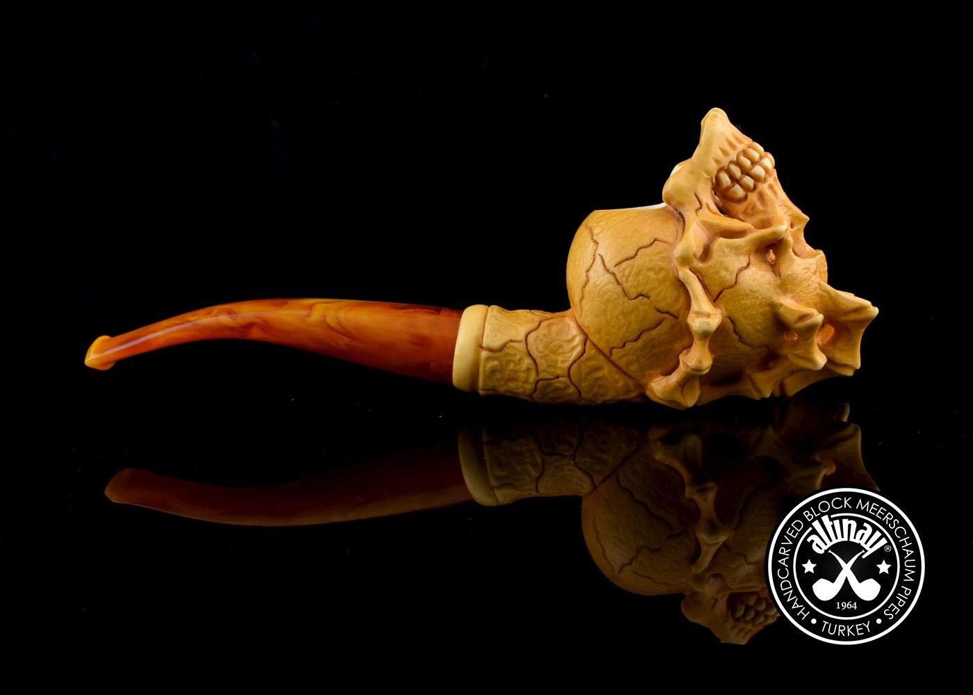 altinay-skull-in-hand-meerschaumpfeife-totenkopf image 4