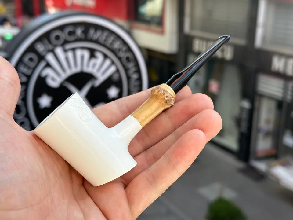 altinay-translucent-poker-meerschaumpfeife-a-natur image 1