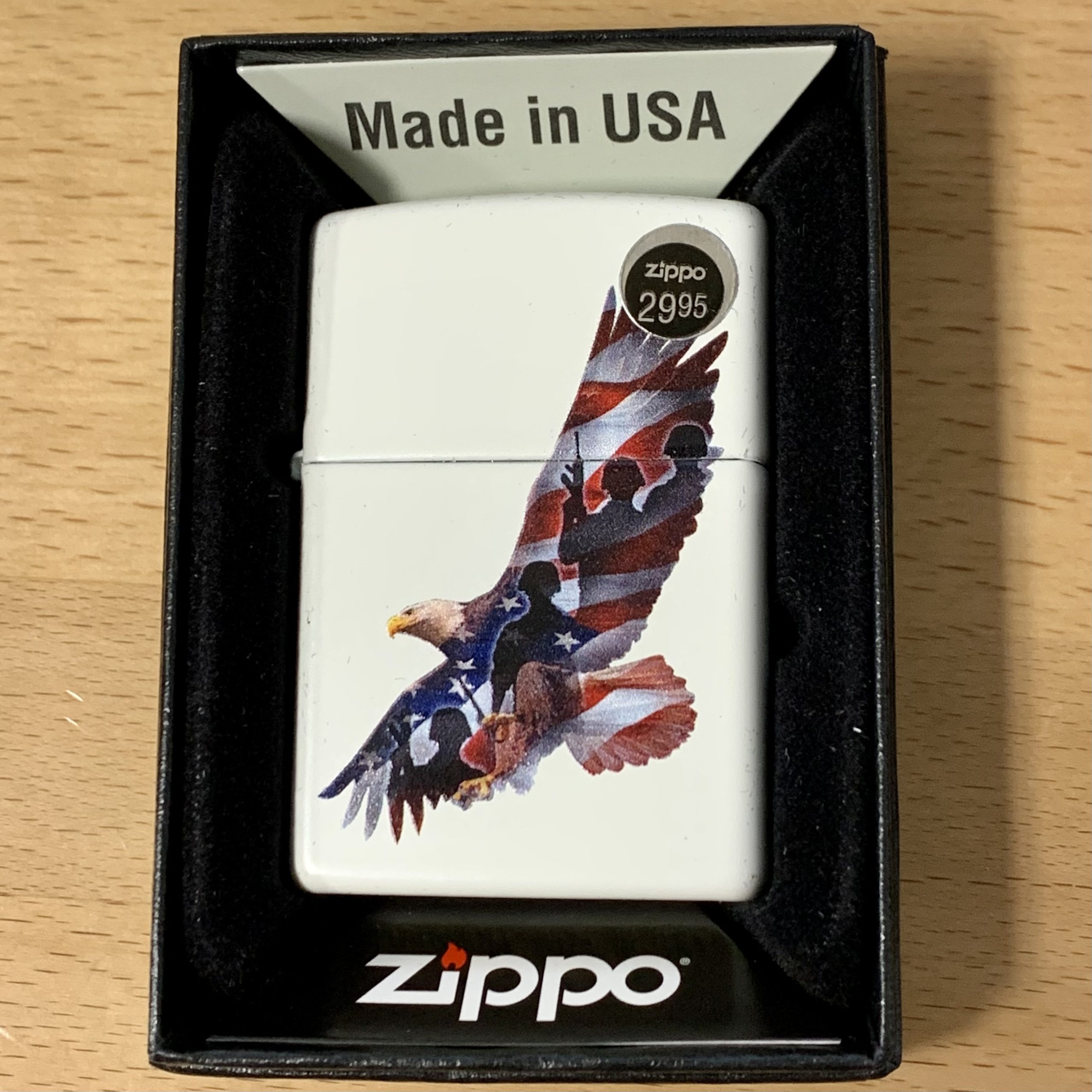 zippo-eagle-benzinfeuerzeug-white-matte-flagge image 2