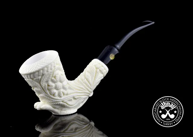 altinay-classic-fancy-meerschaumpfeife-geschnitzt-natur image 1