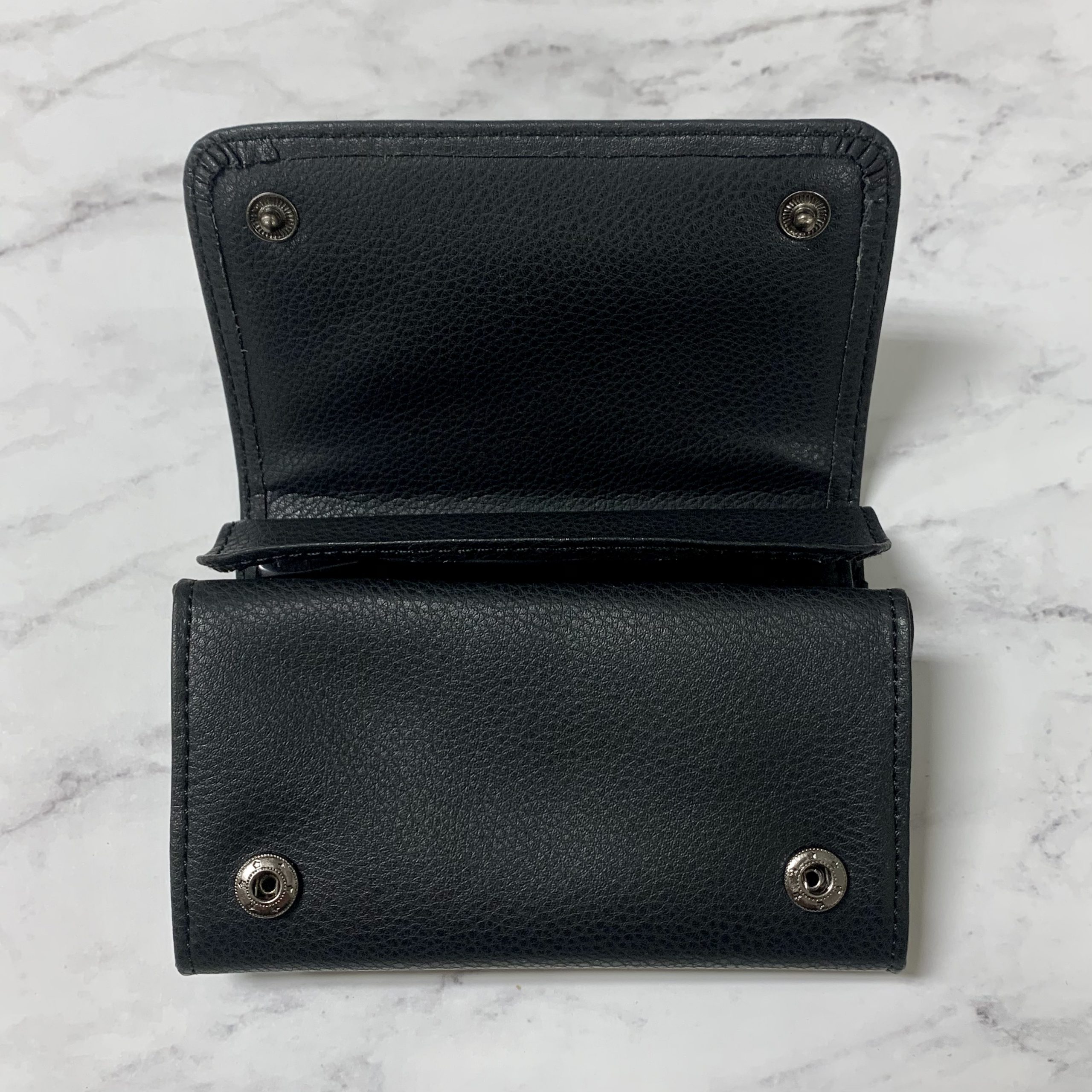tabakbeutel-leder-schwarz-eckig-druckknopf-pouch image 4